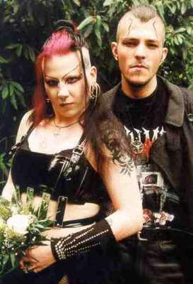 DANIEL & MANUELA RUDA. 2001. gadā vācu pāris nogalināja Daniela darba kolēģi, iedurot viņam 66 reizes, sitot ar āmuru un beigās izdzerot viņa asinis