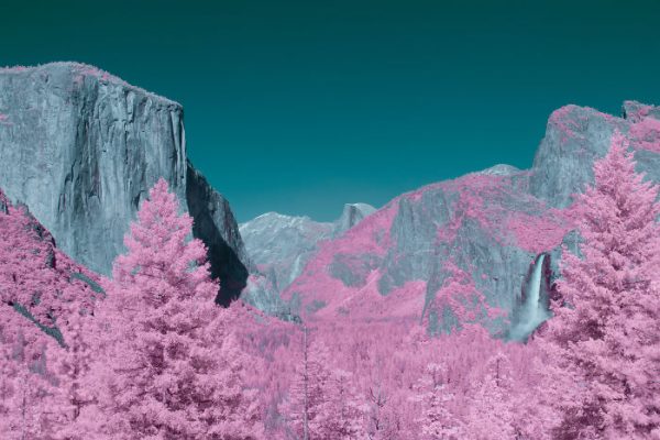 Yosemite nacionālais parks caur infrasarkano fotogrāfiju